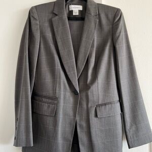 Calvin Klein Wool/Silk  Pant Suit • 6 & 8